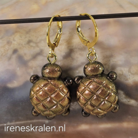 BR0020: Oorbellen met Schildpadjes Bronskleur resin