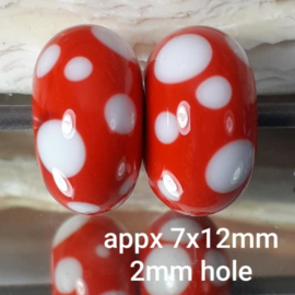 IKRD0149: DuoSet Dots Rood, ca 7x12mm