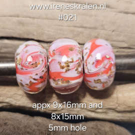 IKRD0025: Set van 3x GrootGatKraal Helderrood & goudvlokken (5mm gat)