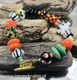 MU010: Lampwork armband Halloween