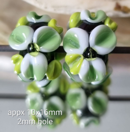 IKGR0063: DuoSet Bloemen Groen, ca 10x16mm