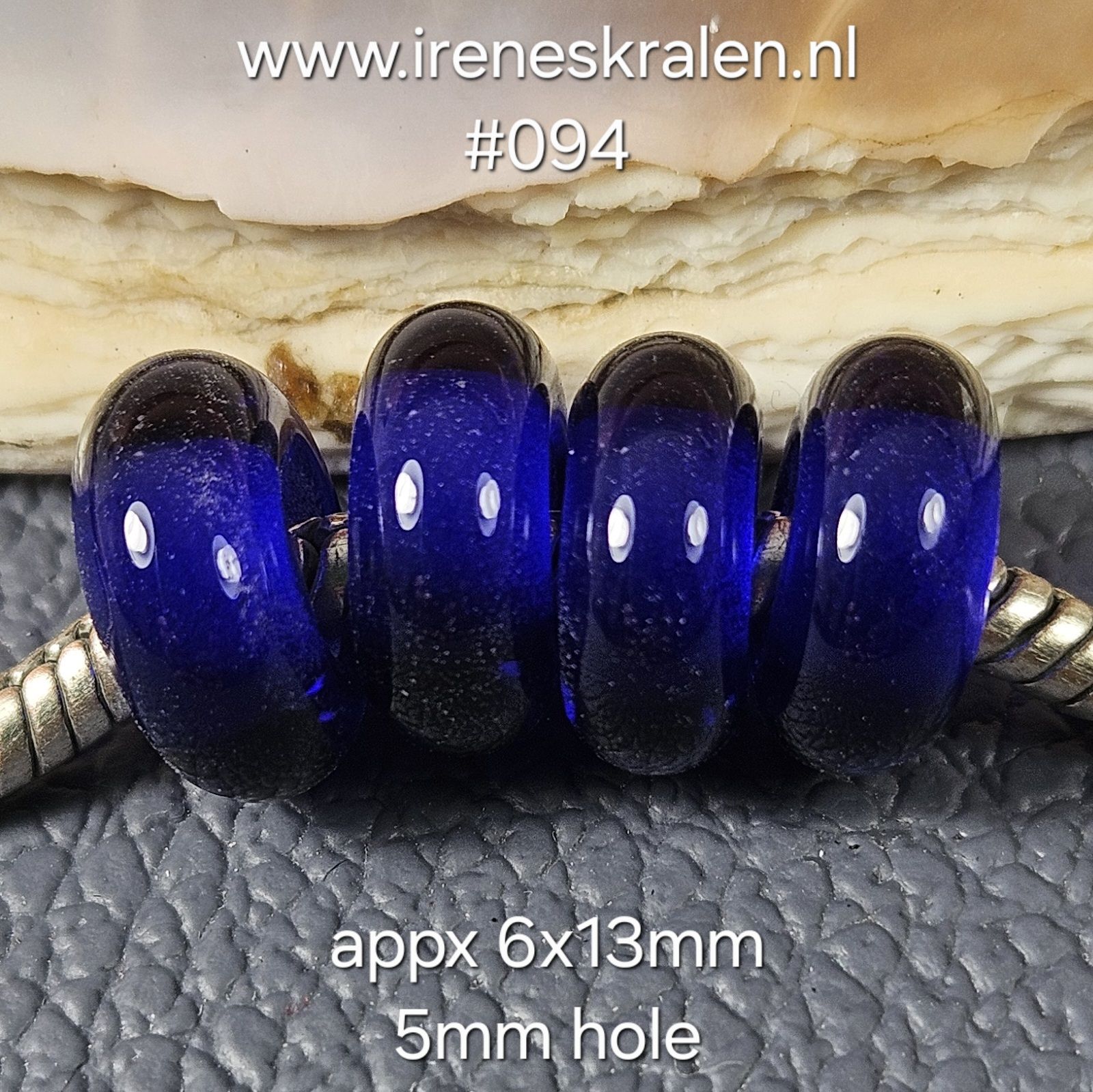 IKBL0094: Set van 4x GrootGatKraal KobaltBlauw (5mm gat)