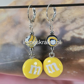 OR 0013: Oorbellen M&M Geel