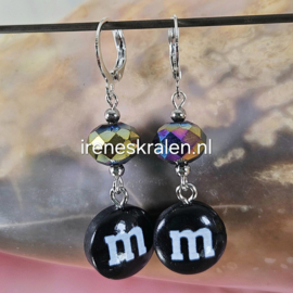 ZW8000: Oorbellen M&M Zwart