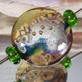 IKMC0023: Grote Focal Kraal: dikke lentil Zilverglas, ca 31mm