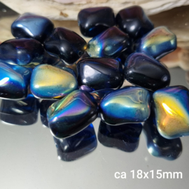 Gzwt 024: Luster Zwart Twisted, ca 18x15mm