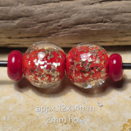 IKRD0002: DuoSet Rood met GoudVlokken erin ! ca 12x14mm