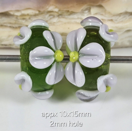 IKGR8000: DuoSet Bloemen Groen & LichtLila, ca 10x15mm