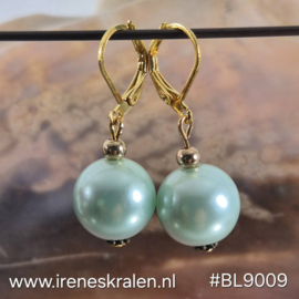 BL9009: Oorbellen met GlasParels LichtBlauw 14mm