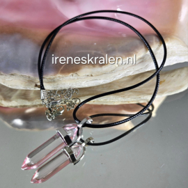 RZ 0028: Zwarte ketting met hanger glas zachtroze transparant