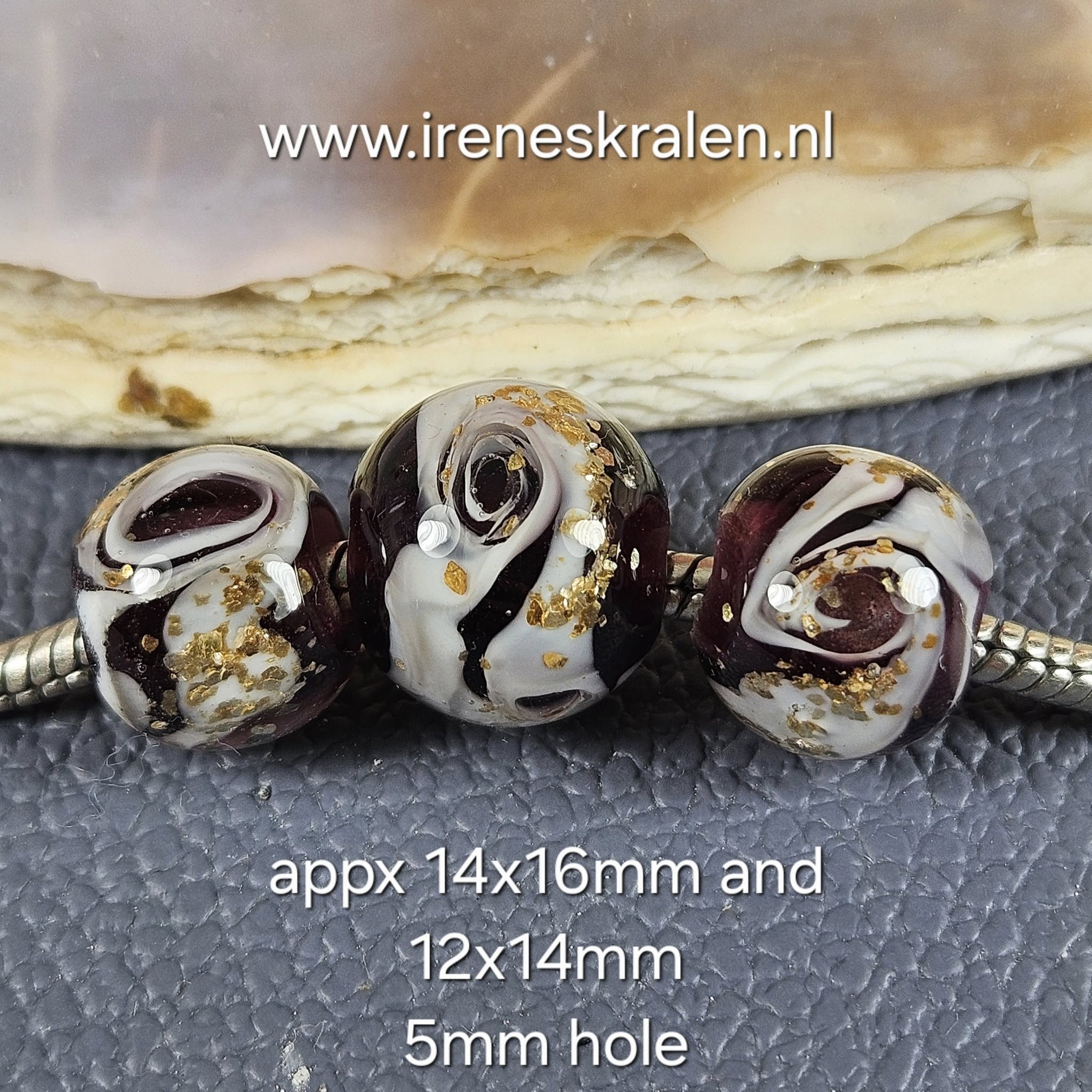 IKPR0024: Set van 3x GrootGatKraal DarkAmethist & GoudVlokken(5mm gat)