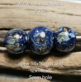 IKBL0065: Set van 3x GrootGatKraal Zilverglas Blauw & Goudvlokken (5mm gat)
