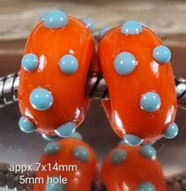 IKOR003: Set van 2x GrootGatKraal Oranje & Turquoise, ca 7x14mm