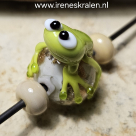 IKBR0021: Set van 3 kralen met Kikker Cafe au Lait & Goudglitter
