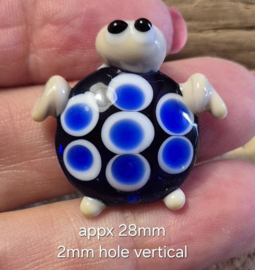 IKBL0067: SchildPad Kraal Dubbelzijdig DonkerBlauw, ca 28mm