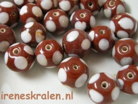 GB 810  Ronde caramel-kraal met witte stippen, 10mm #India Lampwork#