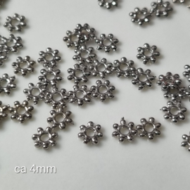 M 016: Kleine/small spacer Bloem/Flower 4mm