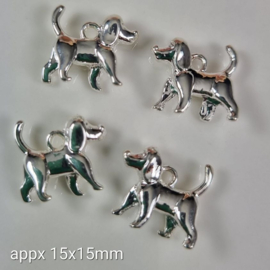 BD 0083: Bedel Hond Silver Plated, 15x15mm