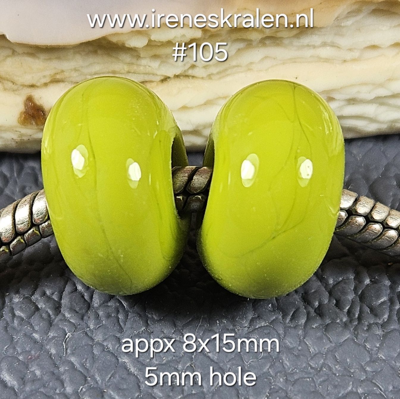 IKGR8022: Set van 2x GrootGatKraal ErwtenGroen, ca 8x15mm (5mm gat)