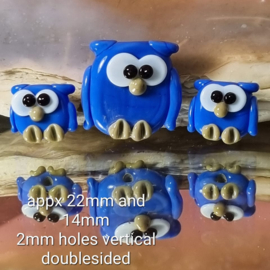 IKBL0029: Set van 3 Uiltjes Dark Periwinkle, ca 22mm en 14mm