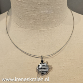 ZW0002: Spang met zelfgemaakt glas-vis