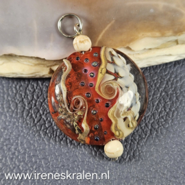 OR 0006: Hanger met grote zelfgemaakte glaskraal oranje & zilverglas