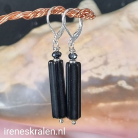 ZW0030: Elegant oorbellen zwart met glasstaafje