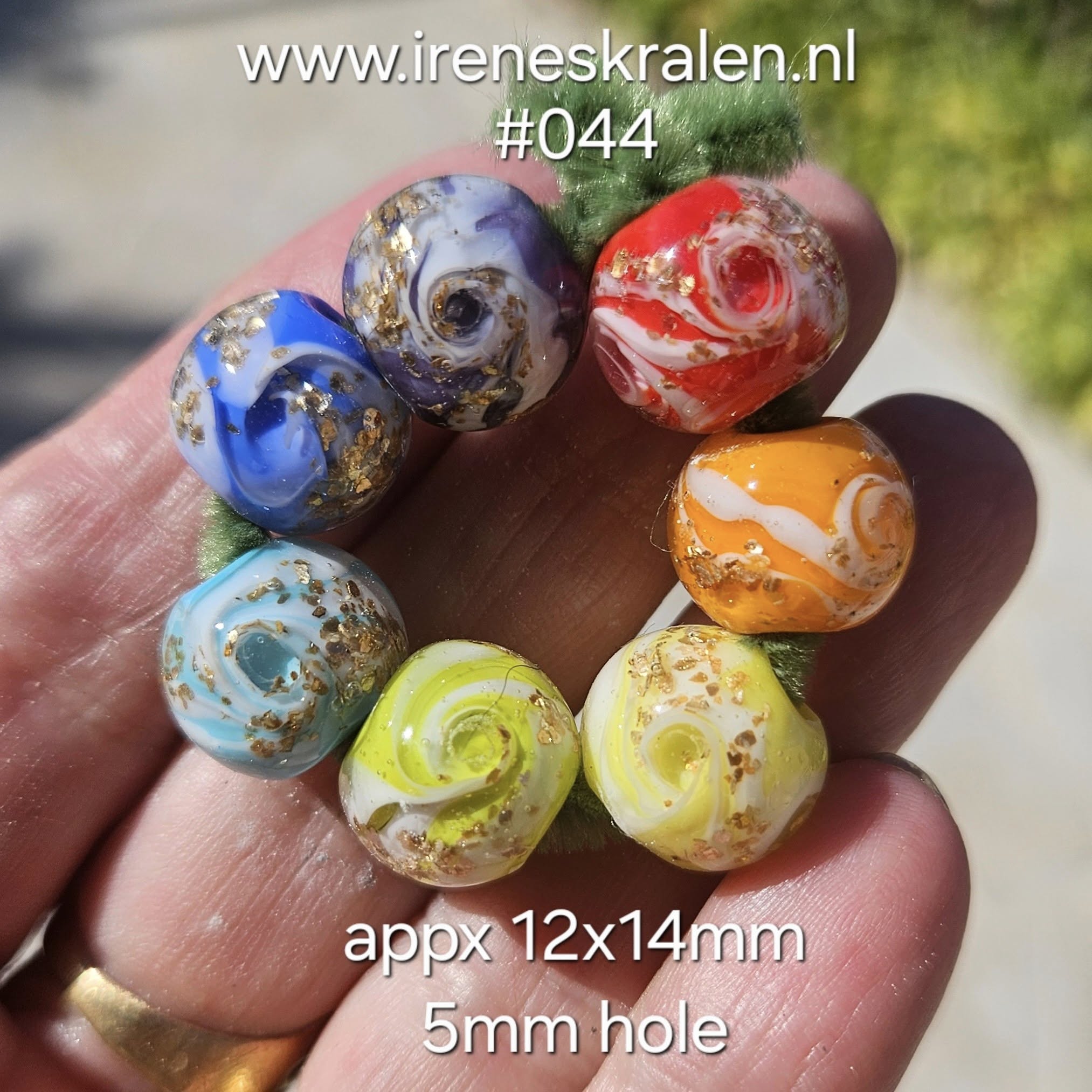 IKMC0044: Set van 7x GrootGatKraal Regenboog & GoudVlokken (5mm gat)