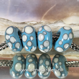 IKOC0056: Set van 2x GrootGatKraal Turquoise dotted, ca 8x14mm (5mm gat)