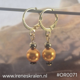 OR0071: Oorbellen met GlasParels OranjeGeel 8mm
