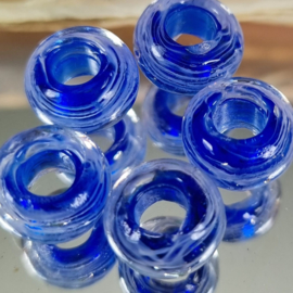 GBL 014: GrootGatKraal Blauw Swirl, ca 8x14mm (6mm gat) #India Lampwork#