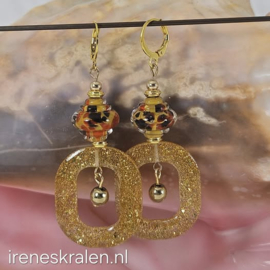 BR0003: Unieke oorbellen Lampwork & resin
