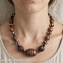 BR0009: Warm, aards en uniek - de ketting die overal bij past !