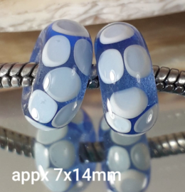 IKBL0020: Set van 2x GrootGatKraal Blauw, ca 7x14mm