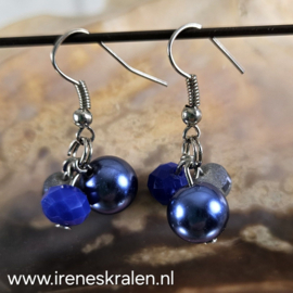 BL0033: Oorbelletjes donkerblauw parels en glaskralen