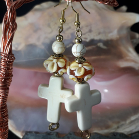 WI 0011: Earrings with homemade glassbeads floral & crosses