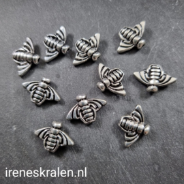 M 000: Bijtje zilverkleur, ca 10mm