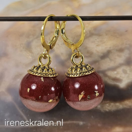 RD 0051: Oorbellen met bolletjes ParelmoerRood & goudglitters