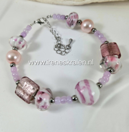 RZ 0033: Armband ZachtRoze & Wit, gemengde glaskralen