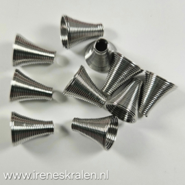 M 020: Metalen kapjes spiraal nikkelkleur, ca 13x11mm
