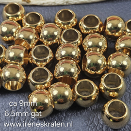 Gd 038: Goudkleur kraal met heel groot gat, metallook, ca 9mm (6,5mm gat)