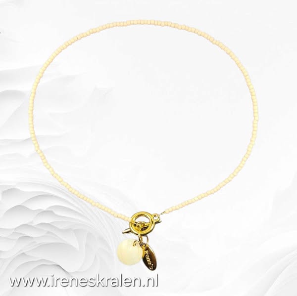 WI 0012: Ketting ivoorkleur kleine glaskraaltjes
