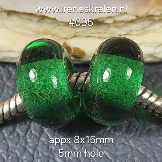 IKGR8020: Set van 2x GrootGatKraal Emerald, ca 8x15mm (5mm gat)