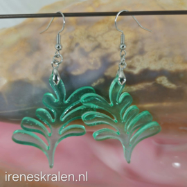 GR060: Oorbellen Groene Bladeren resin