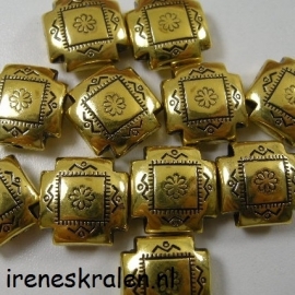 Gd 075: Vierkante kraal met hoekjes eruit, metallook goudkleur, 16x16mm