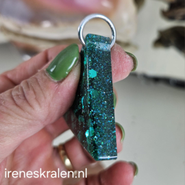 IKOC0075: Coole Hanger Resin DarkTeal Glitters, ca 40mm