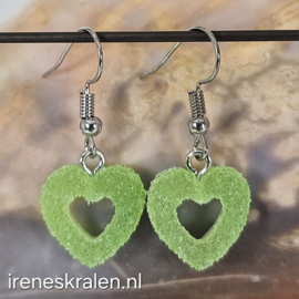 GR029: Oorbellen gesuikerde hartjes groen