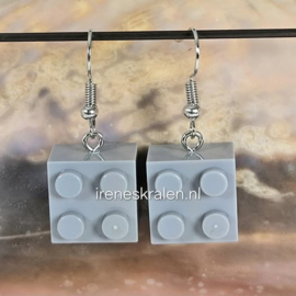 ZW0011: Oorbellen met Lego-blokjes Grijs
