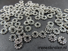 M 040: Platte Spacer met Groot Gat, ca 7mm ( gat ca 2,5mm)