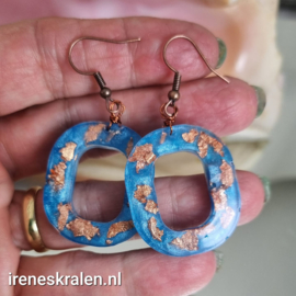 TU0018: Oorbellen Resin DonkerAqua met Koperfoil